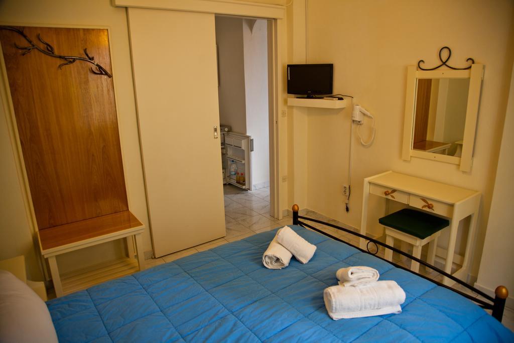 Theo Studios & Apartments Spétses Kamer foto