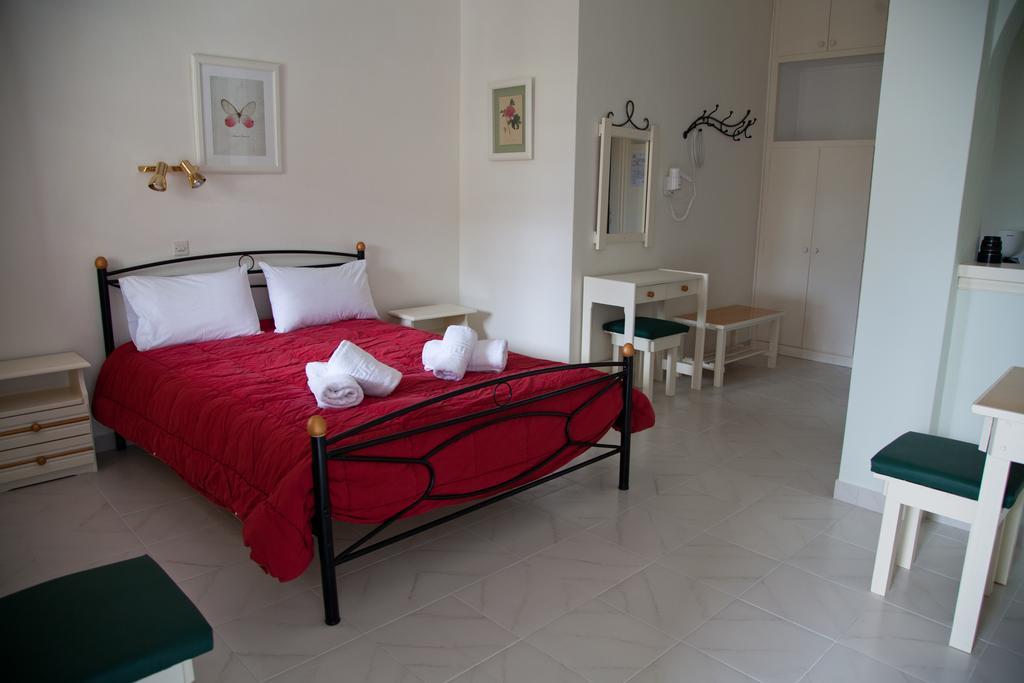 Theo Studios & Apartments Spétses Buitenkant foto