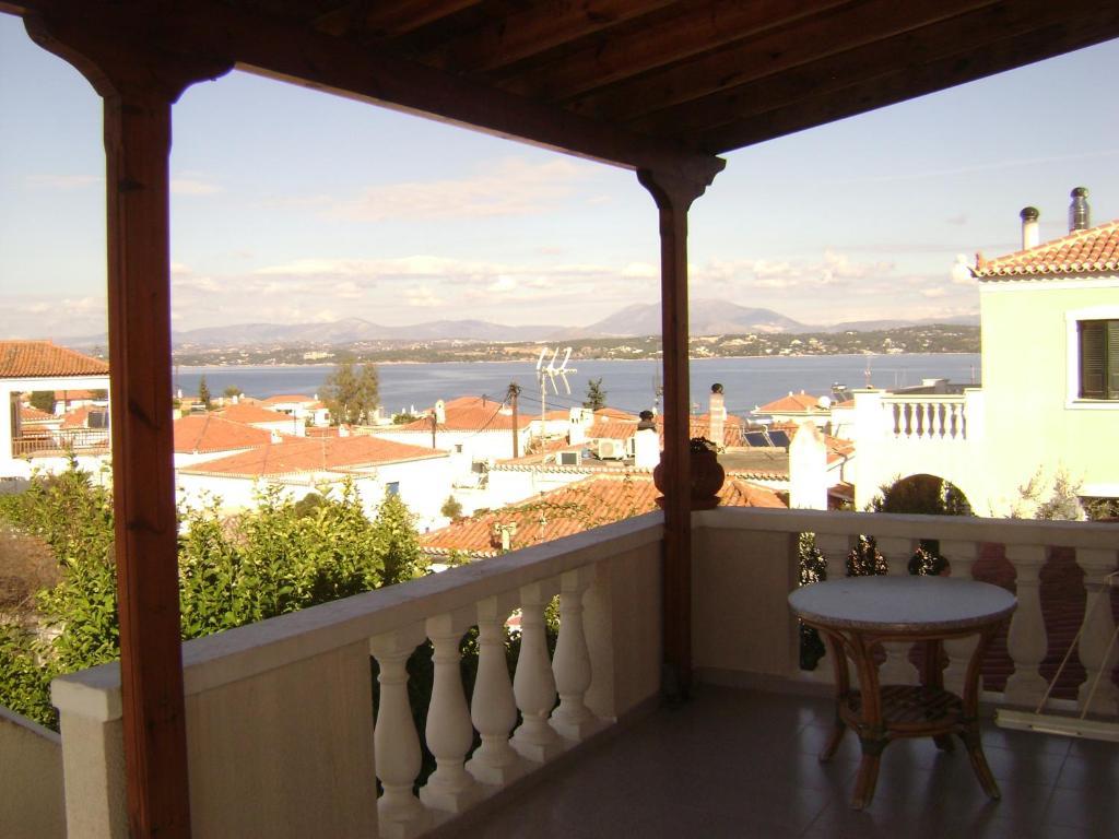 Theo Studios & Apartments Spétses Buitenkant foto
