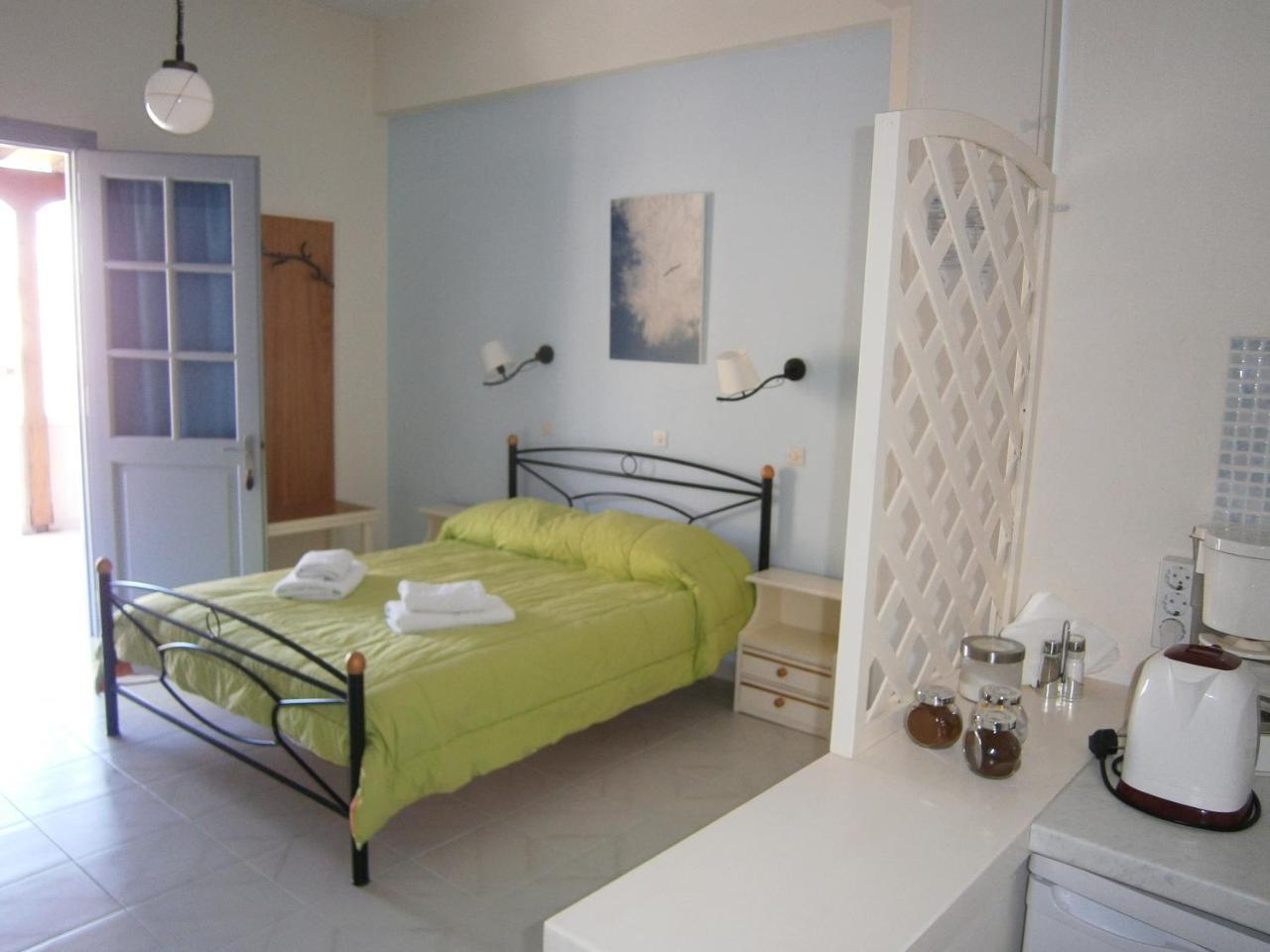 Theo Studios & Apartments Spétses Buitenkant foto
